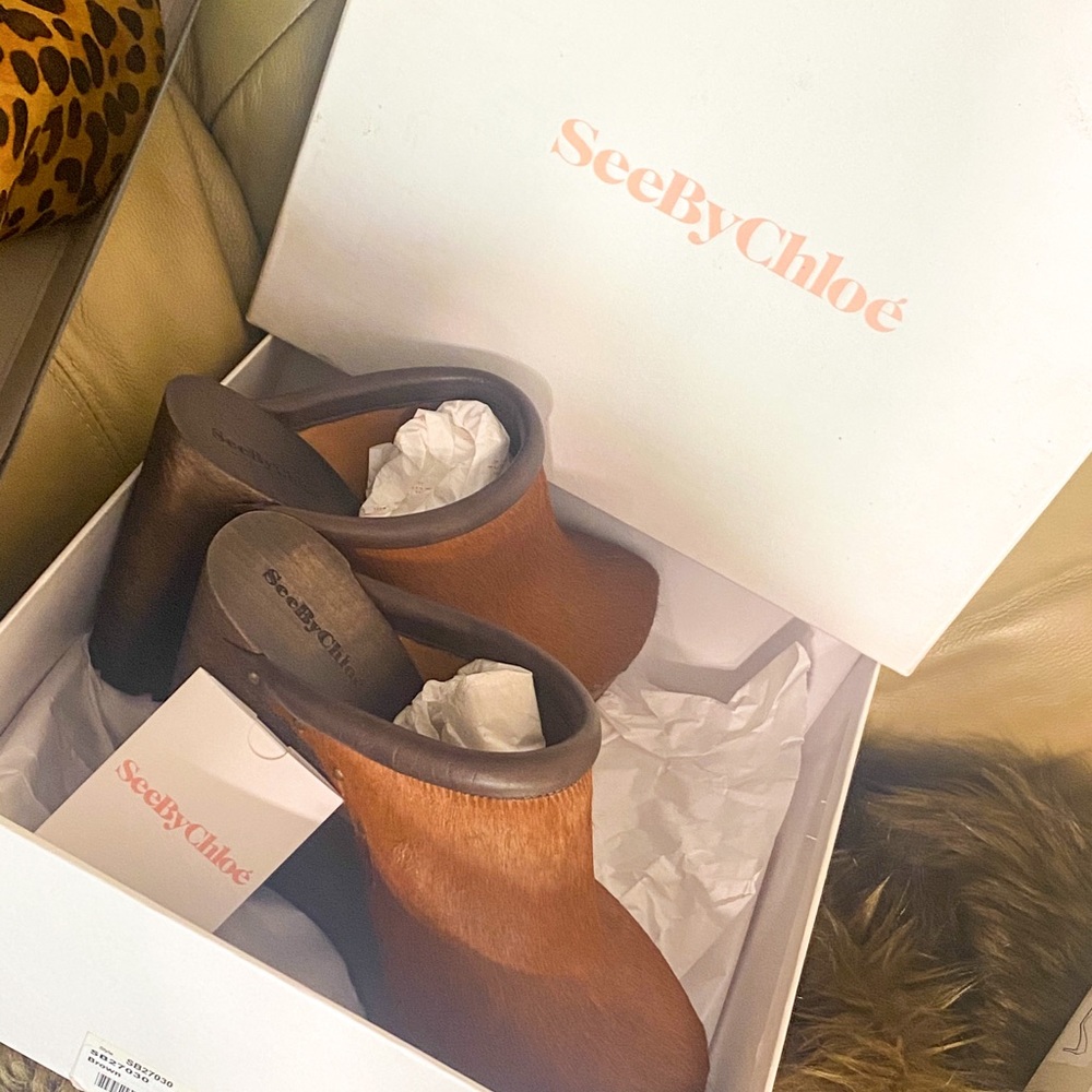 Chloe’ clogs